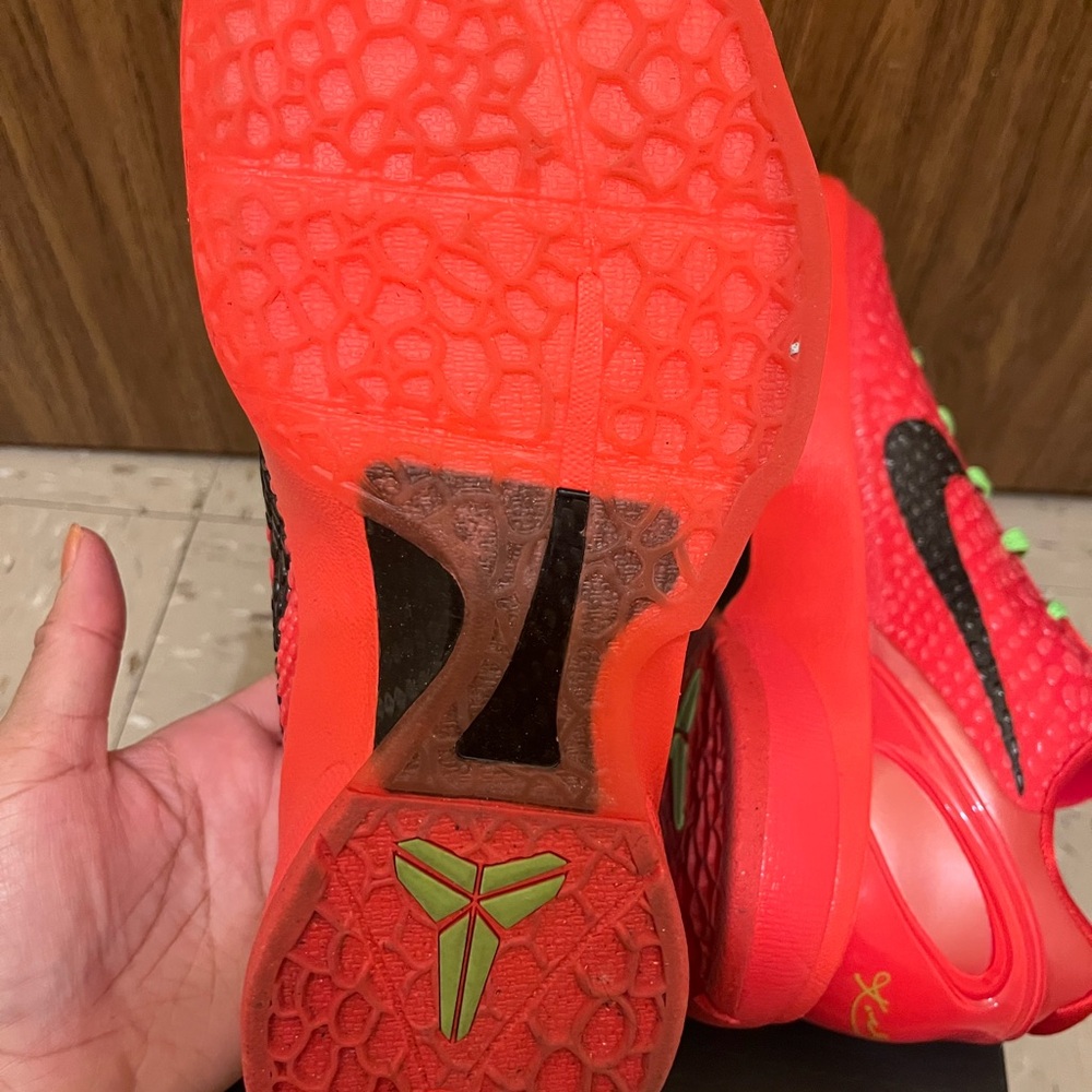 Nike Kobe Reverse Grinch - Picture 10 of 15